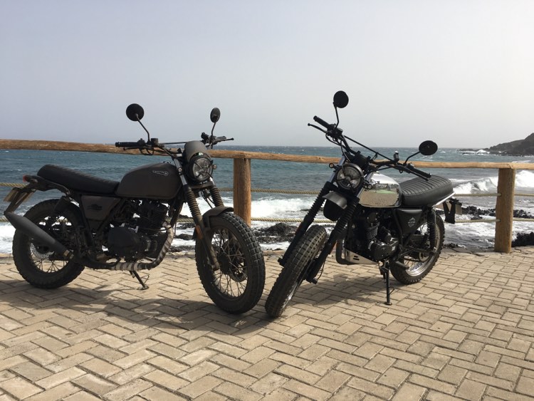 Motos Brixton Felsberg 125 cc à louer à Santo Antão, Cap-Vert – Thalyna